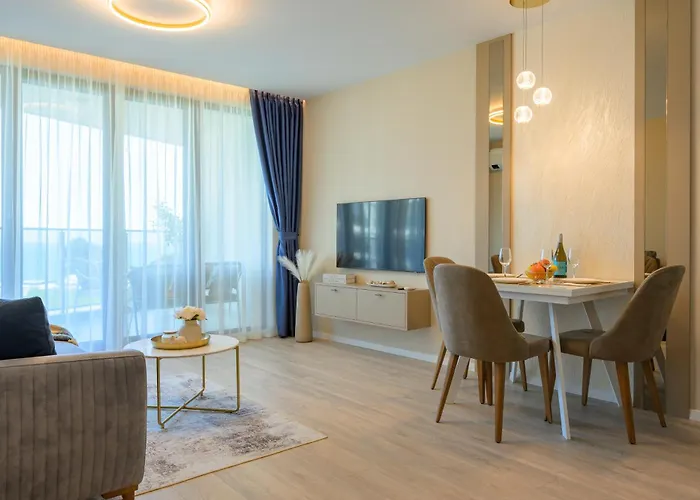 Luxury Sea View With Access - Parking & Heated Pool * 瓦爾納