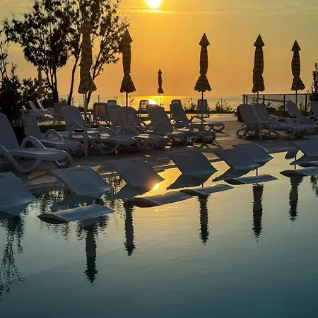 Luxury Sea View With Access - Parking & Heated Pool Varna