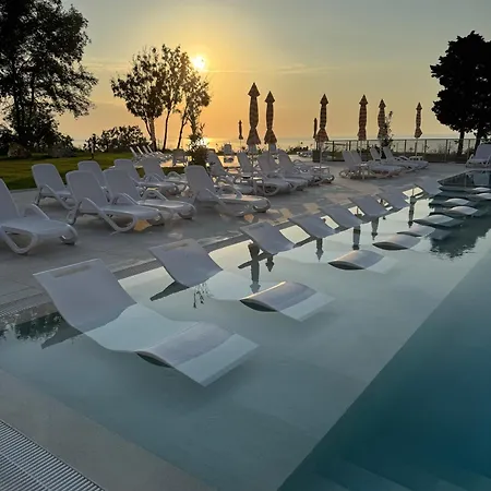 Lejlighed Luxury Sea View With Access - Parking & Heated Pool Varna