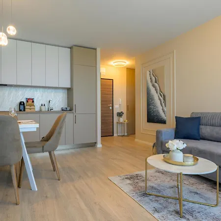 Apartment Luxury Sea View With Access - Parking & Heated Pool Varna