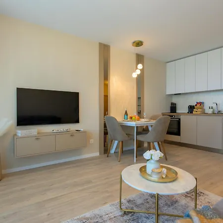 Luxury Sea View With Access - Parking & Heated Pool Varna