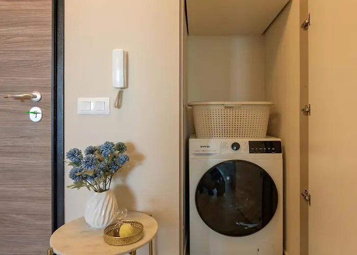 Apartment Luxury Sea View With Access - Parking & Heated Pool Varna